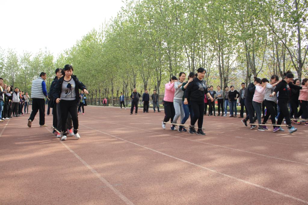 30米“同舟共济”迎面接力
