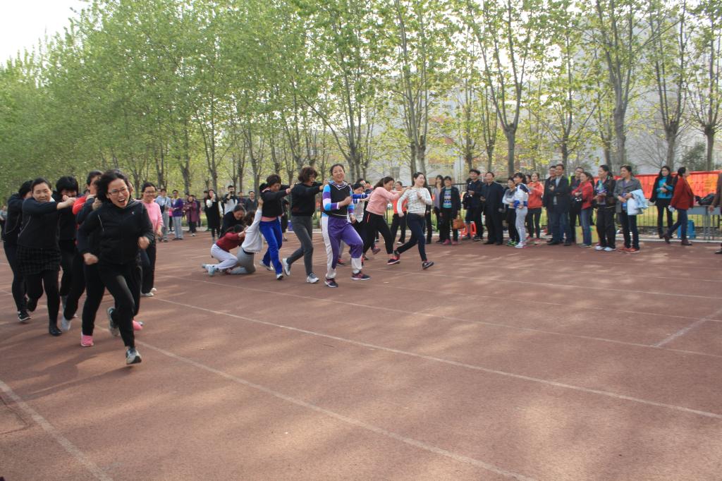 30米“众人一条心”齐跑